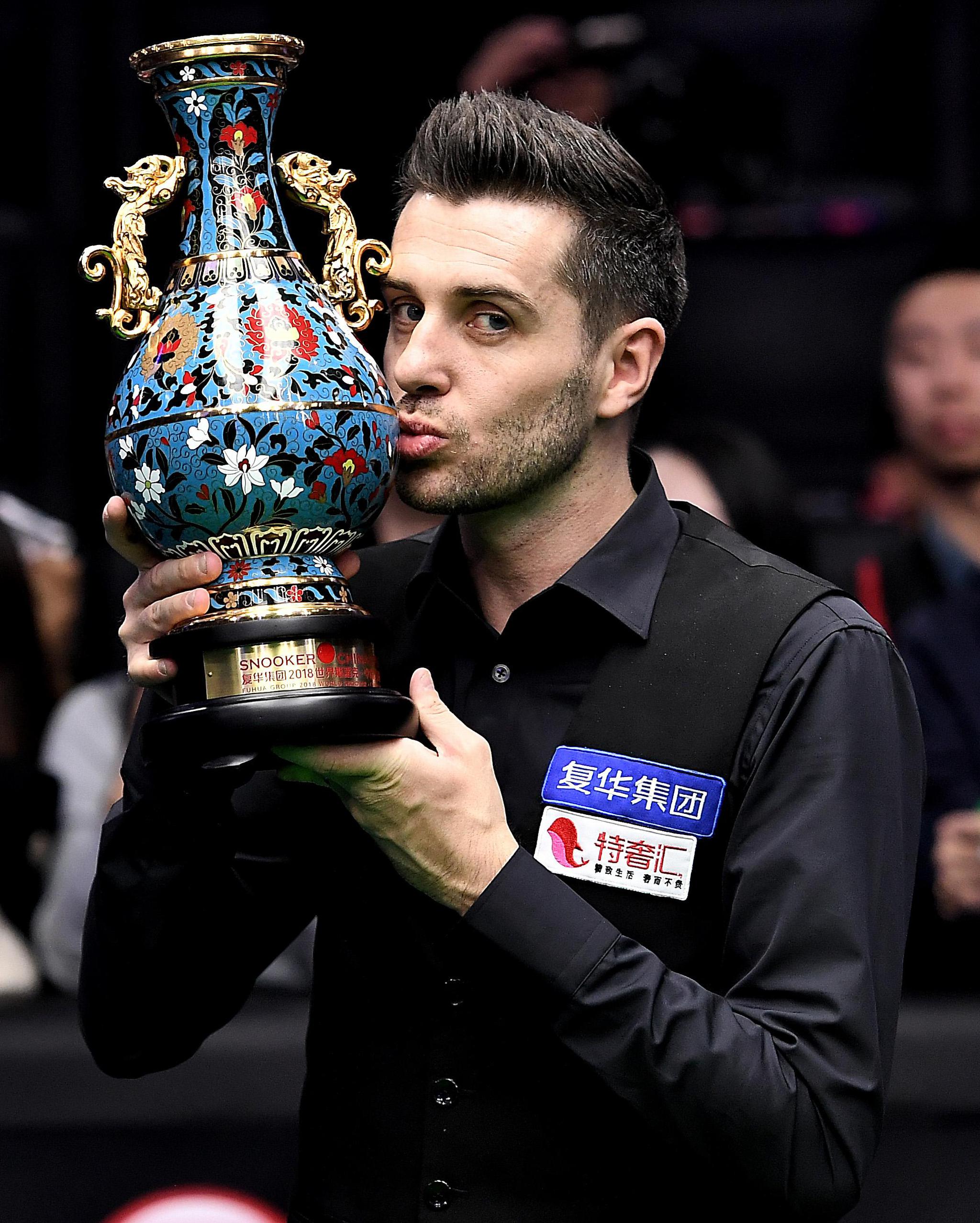 更是他眼前 更是他眼前